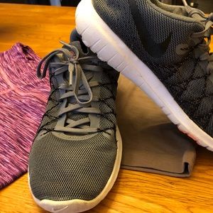 Women’s Nike running shoes 7.5